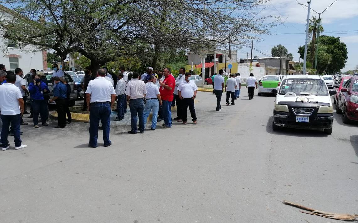 Se Manifiestan Taxistas Por Incumplimiento Del Gobierno Estatal El Sol De La Laguna Noticias 4004