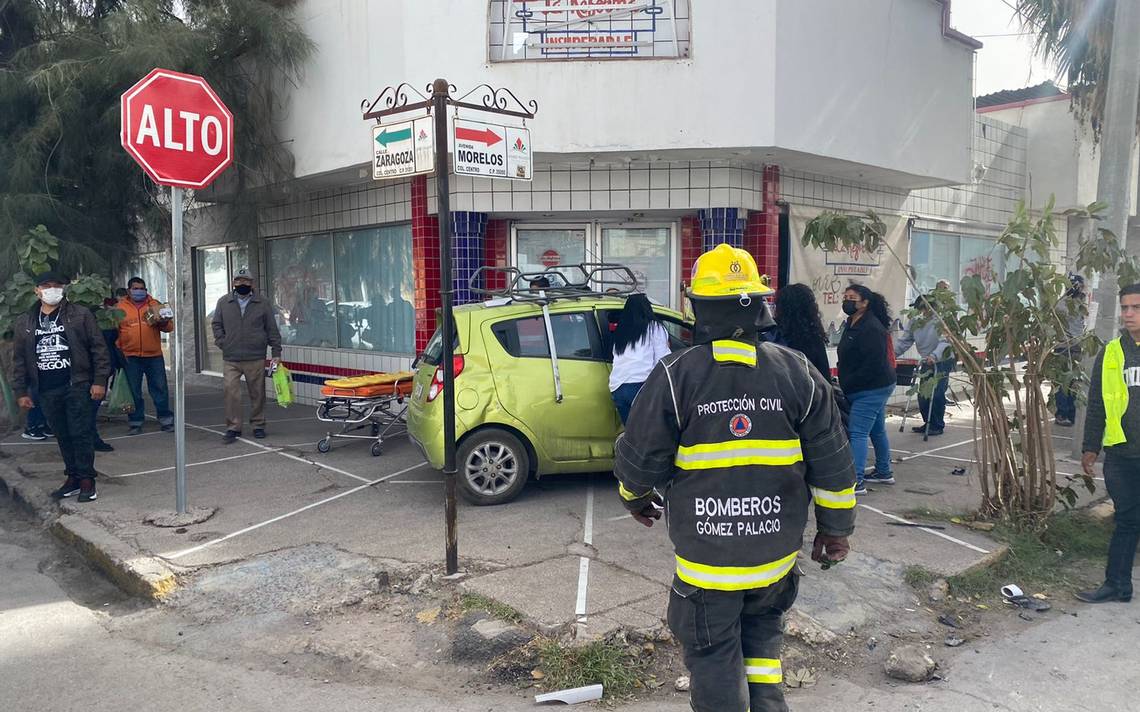 Fuerte Choque En Gómez Palacio Deja A Persona Prensada El Sol De La Laguna Noticias Locales